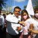 Apoya Lalo Gattás campaña de boteo Luz y Amor del DIF