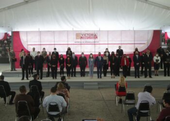 Entregan nombramientos a gabinete de Lalo Gattás