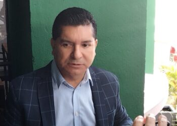 Pide Francisco Chavira que Américo y Maki declinen en favor de Rodolfo González Valderrama