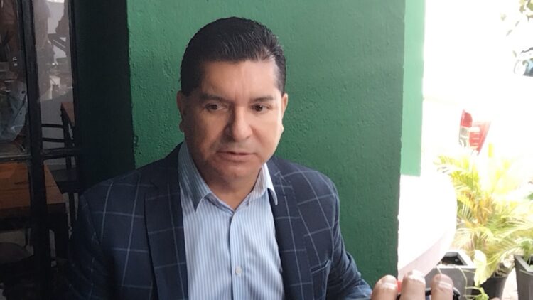 Pide Francisco Chavira que Américo y Maki declinen en favor de Rodolfo González Valderrama