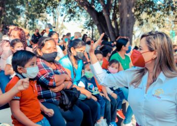 Lleva Lucy de Gattás alegría a niños de CAIC
