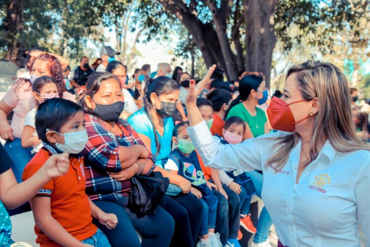 Lleva Lucy de Gattás alegría a niños de CAIC
