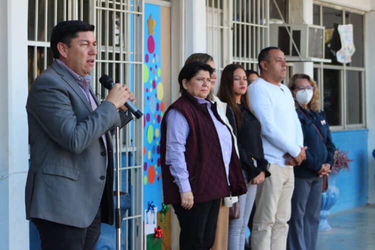 Participa Diputado en ceremonia de honores a la bandera