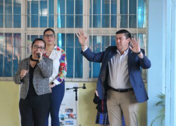 Encabeza Diputado Pepe Braña honores a la bandera