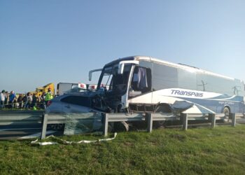 Auxilia Guardia Estatal a lesionados en choque de autobús