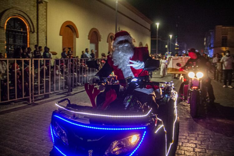 Se lleva a cabo el desfile navideño en Matamoros