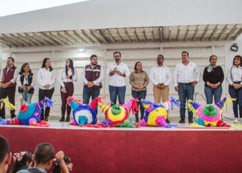 Beto Granados realizó posada navideña en Palmares de las Brisas
