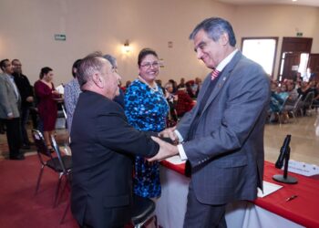 Estoy del lado de los trabajadores del sector salud: Gobernador