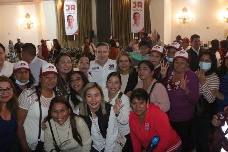 Presenta JR ejes de campaña al Senado