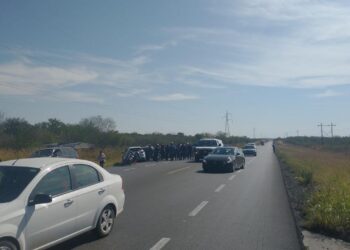 Motociclistas resultan lesionados en accidente carretero