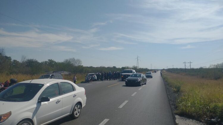Motociclistas resultan lesionados en accidente carretero