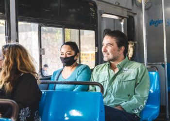 Recorre Victoria en camión y recibe reconocimiento de la gente