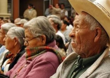 Inició el pago para adultos mayores en mesas de atención.