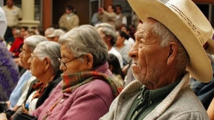 Inició el pago para adultos mayores en mesas de atención.