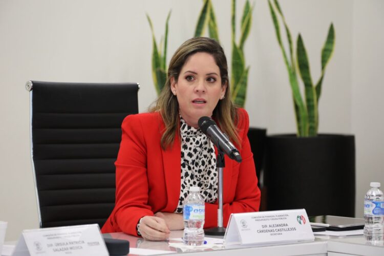 Defiende Ale Cárdenas propuesta de empleo para recién egresados
