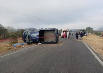 Circulación cerrada por volcadura en tramo carretero Mante-Llera de la Carretera Federal 85