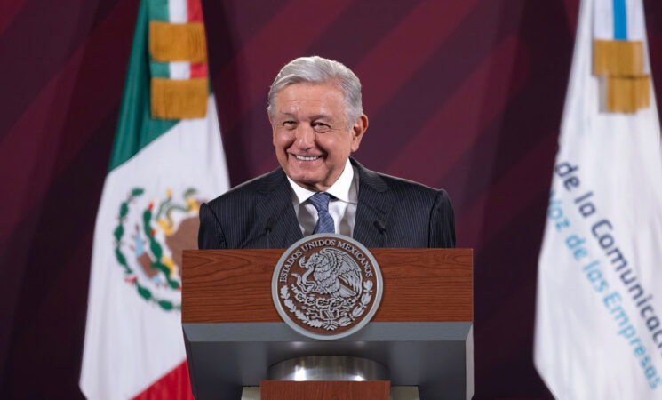 Asegura AMLO que México tiene estabilidad financiera y política