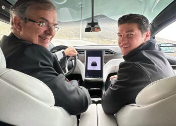Recorren Samuel García y Canciller de México terreno de Gigaplanta de Tesla en Santa Catarina