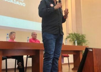 PRESENTE JUAN CARLOS ZERTUCHE EN SIMPOSIO UNIVERSITARIO
