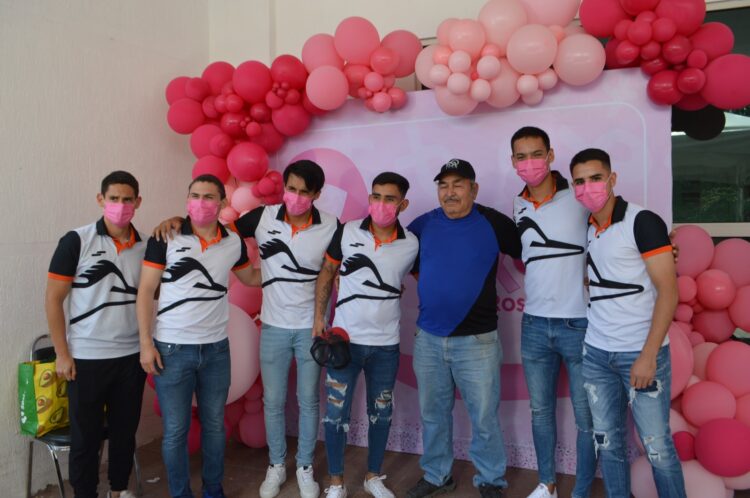 Correcaminos forma parte de la Semana Rosa en el Centro Oncológico
