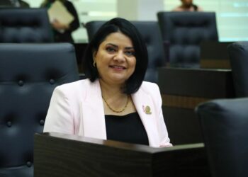 Presenta Úrsula Salazar reformas para regular y sancionar inasistencia de Diputados