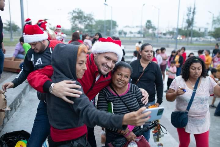 Beto Granados Deslumbra Matamoros con una Mega Caravana Navideña