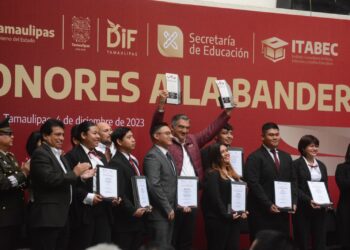 Entrega gobernador 117 mdp en becas y reconoce a los alumnos destacados de Tamaulipas