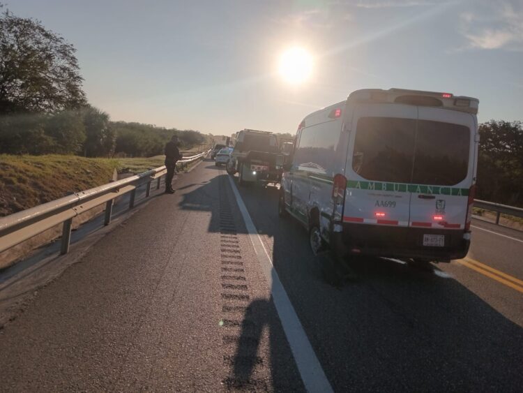 Circulación cerrada en un carril de la Carretera Federal 81