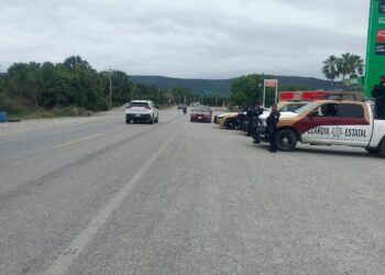 Guardia Estatal mantiene proximidad con visitantes y viajeros de Llera