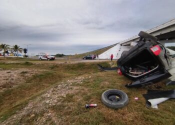 Guardia Estatal auxilia a lesionados de volcadura en González 