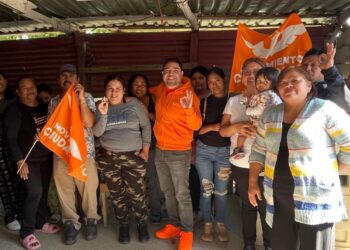 Sigue LuisTo visitando hogares de simpatizantes naranjas