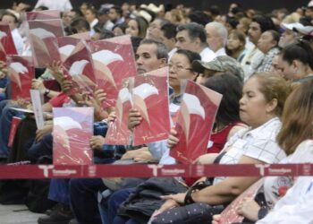 Consolida ITAVU seguridad jurídica: más de 3 mil familias recibieron escrituras en 2023