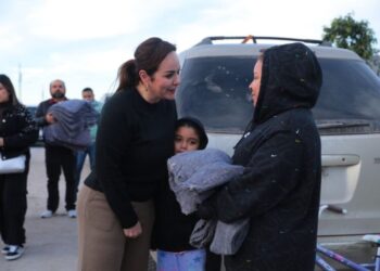 Entrega Alcaldesa apoyo invernal a familias vulnerables de NLD