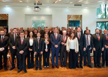 Pide Américo a su gabinete redoblar esfuerzos