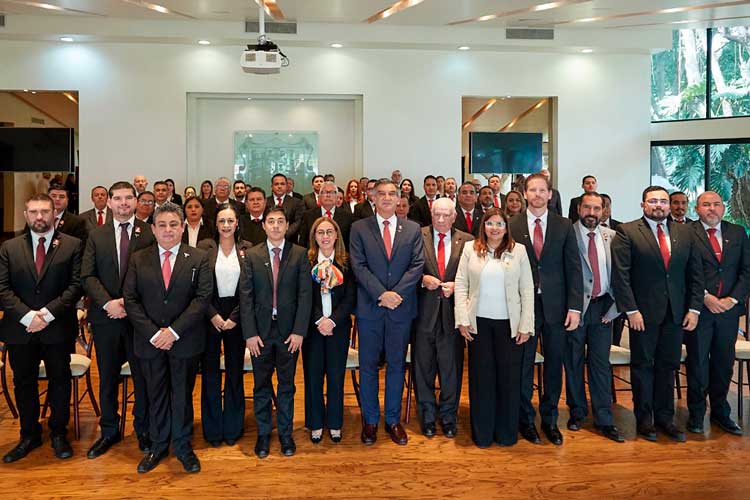 Pide Américo a su gabinete redoblar esfuerzos
