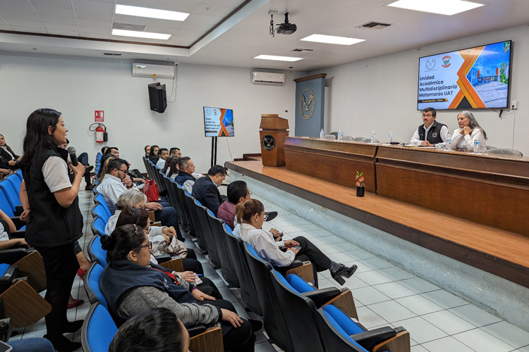 Visita Dámaso Anaya las facultades de la UAT en Matamoros