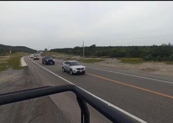Guardia Estatal brinda seguridad a caravana de paisanos