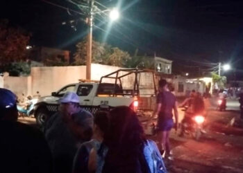 Queman patrulla e intentan linchar a policías en Lerdo de Tejada, Veracruz