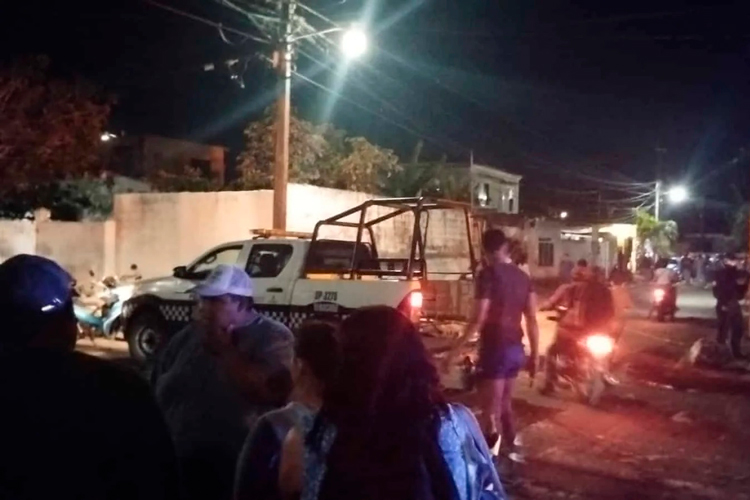 Queman patrulla e intentan linchar a policías en Lerdo de Tejada, Veracruz