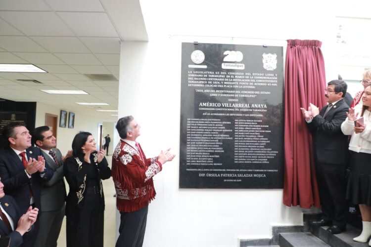Develan placa en el Congreso por bicentenario de la Constitución