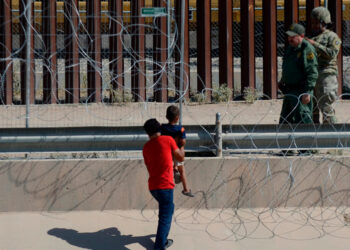 Planea Texas colocar alambre de púas en toda su frontera con México