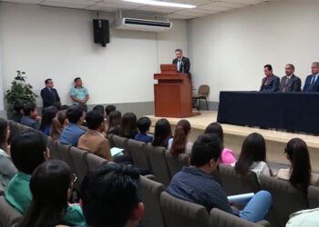 Difunde la UAT temas especializados de odontología