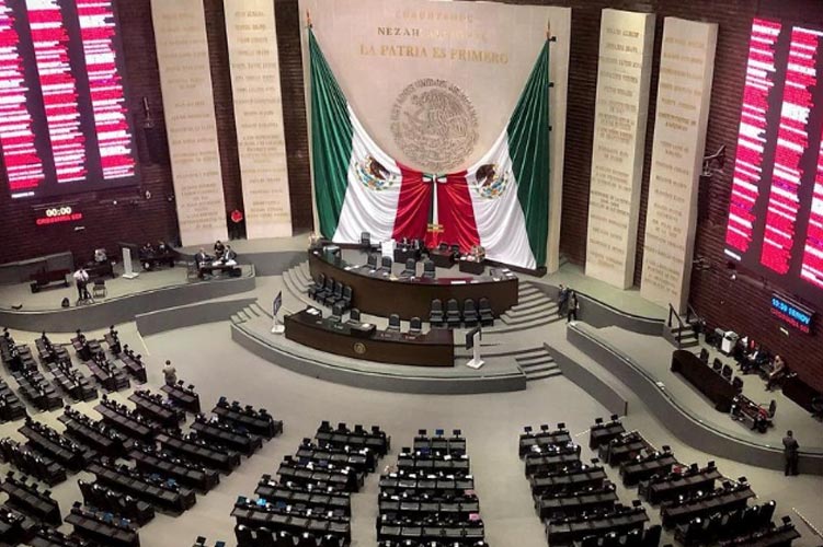 Impugnan más adeudos fiscales al SAT