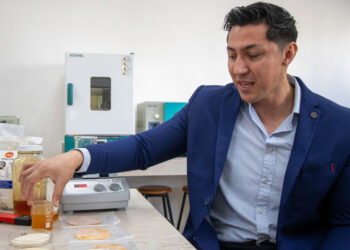 Elaboran en la UAT innovadores productos derivados de la miel de abeja