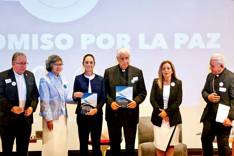 Critica AMLO a candidatos que firmaron el Compromiso por la Paz del Episcopado Mexicano