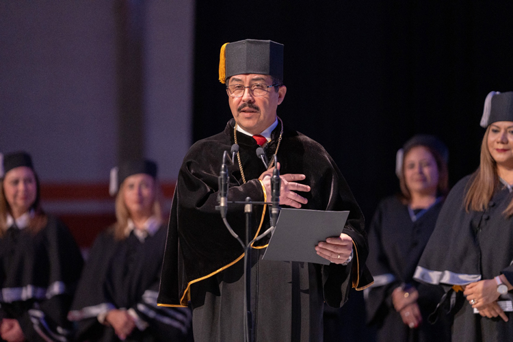Dámaso Anaya rinde juramento como rector de la UAT ante la asamblea universitaria