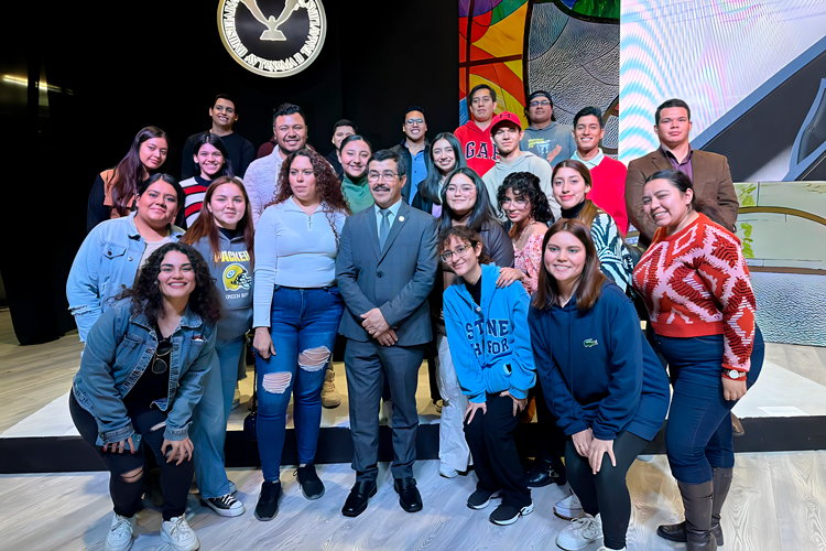 El rector Dámaso Anaya presenta a la comunidad la amplia oferta educativa de la UAT
