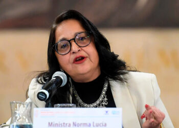 Tirar juntas las barreras: Norma Piña
