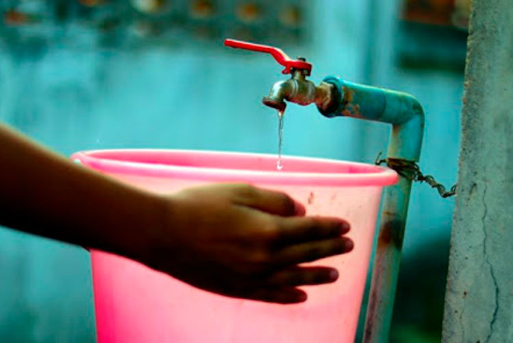 Exige Ale Cárdenas transparencia en tandeos de agua