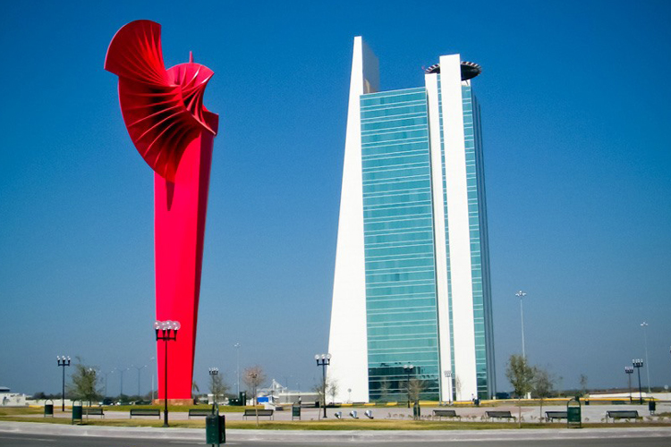 Empleados de la Torre Bicentenario ‘luchan’ Contra el Calor